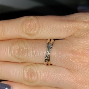 Entwined ring with dimonds 14K gold